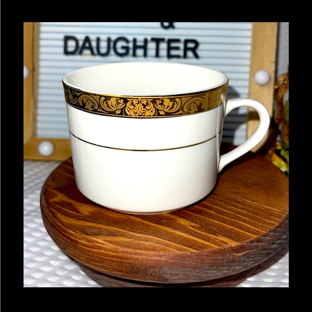 Sango Deville Cup #8460 Gold trim.